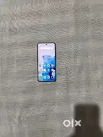 VIVO V60 5G(8GB + 256G)ONLY 4 DAYS OLD WITH 2 YEARS WARRANTY WITH BILL