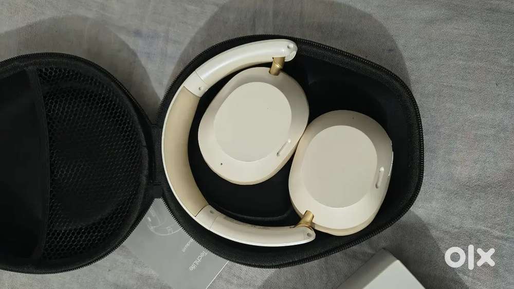 Realme TechLife Studio H1, 43dB ANC, Hi-Res Audio, Over Ear Headphone