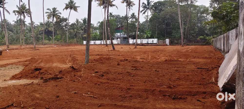 ഇരിങ്ങാലക്കുട കിഴുത്താണിയിൽ ഹൗസ് പ്ലോട്ടുകൾ വില്പനക്ക്