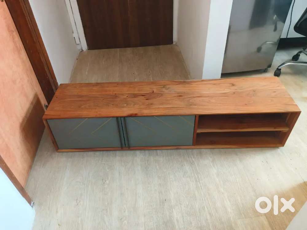 Media console for sale in good condition
