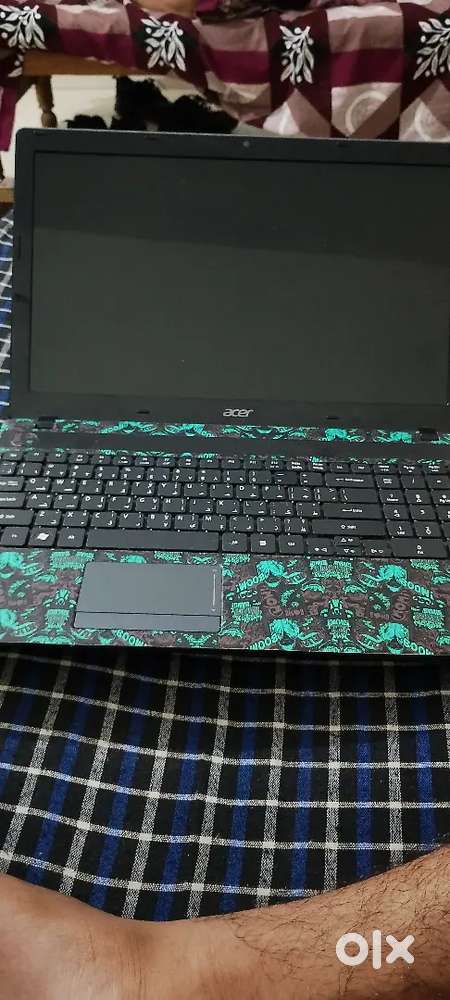 Sell laptop and with charger
