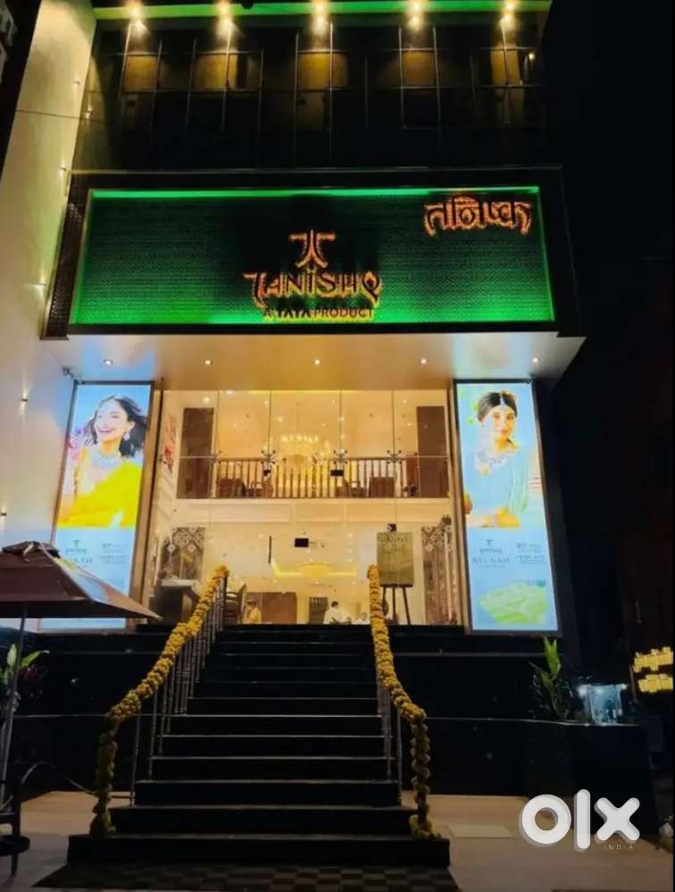 NEW STAFF NEED = TANISHQ शोरूम BOYS / GIRLS