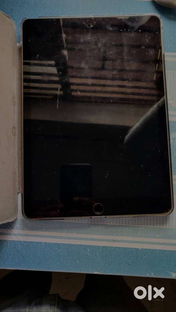 6th generation Ipad, 32 GB, Wi-Fi