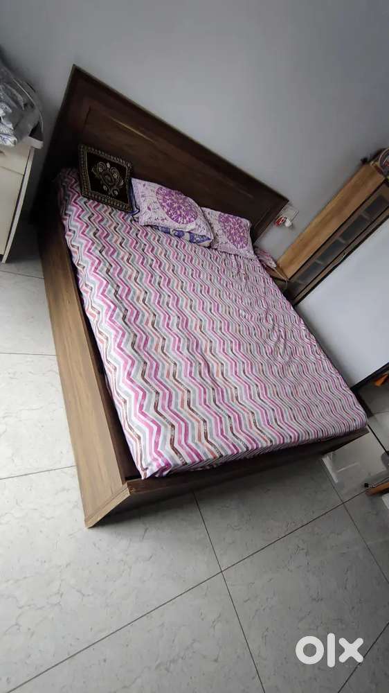 King size Bed with Sleepwell mattress and wardrobe