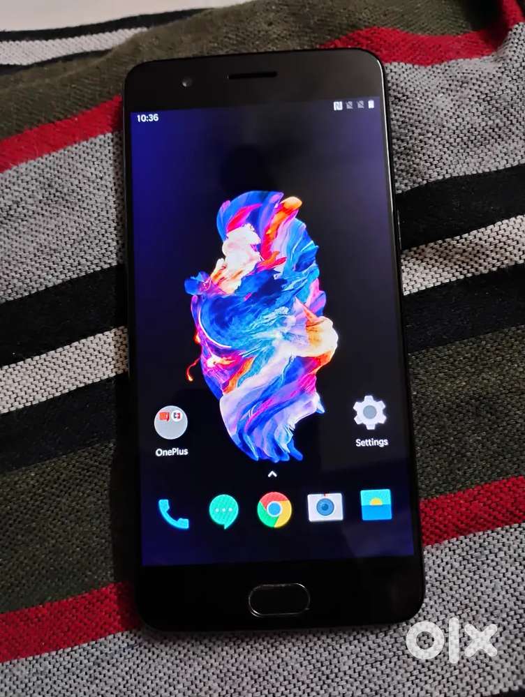 OnePlus 5 – 6GB RAM  64GB Storage  With Charger  Good Condition