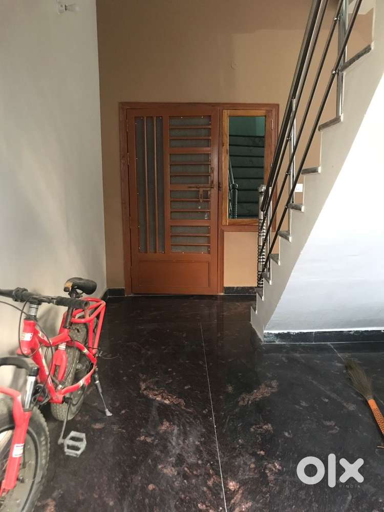 Banks and schools shopping complex near by