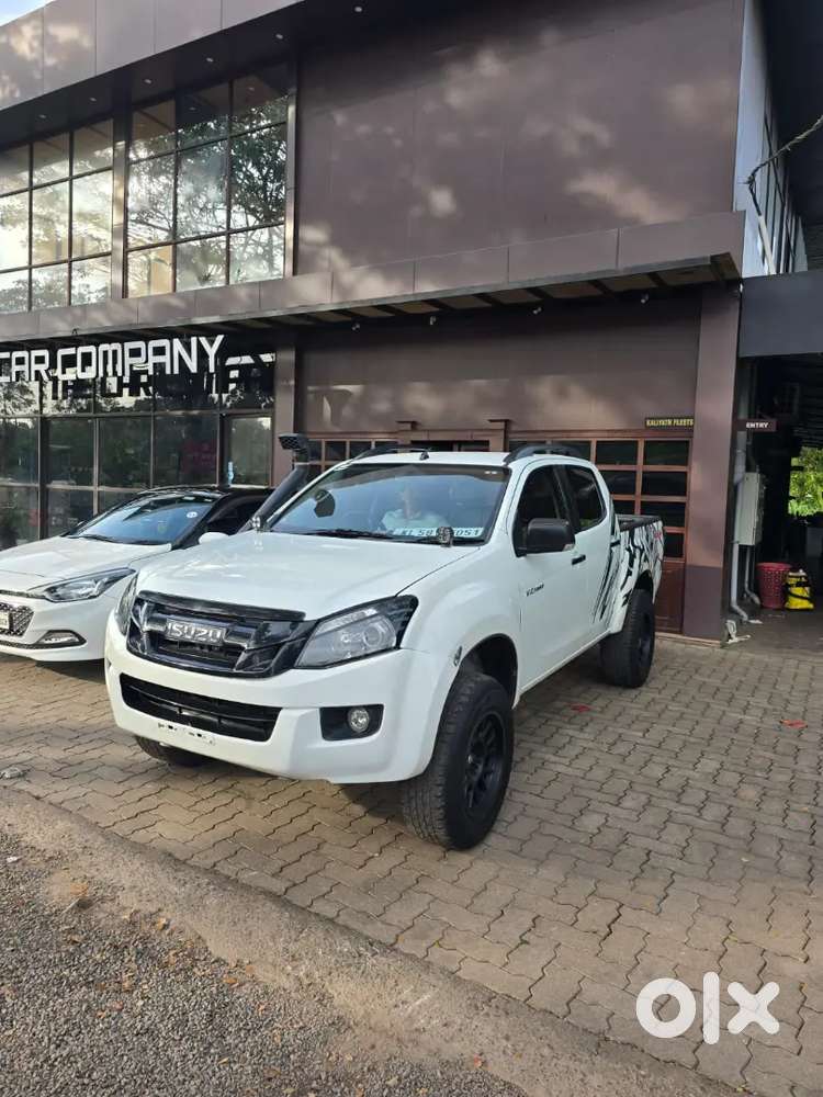 Isuzu D-Max V-Cross 2017 Diesel Well Maintained