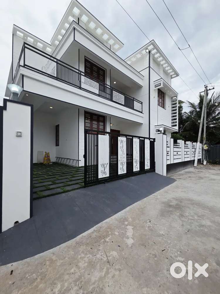 Trivandrum Kazakootam chandavila main road near house