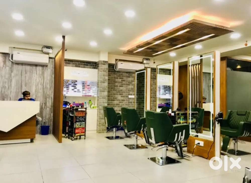 Female candidates needed for Unisex Spa and Salon.