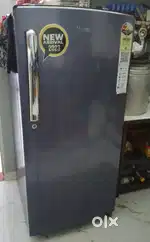 Working condition:  This fridge is in the good quality .