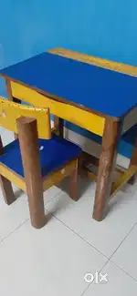 Kid study table and chair
