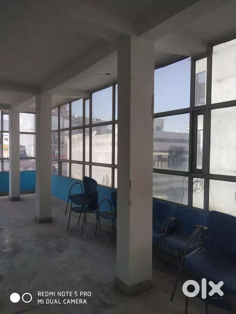 L type 100 gaj hall for rent near dwarka mor metro in 28000 rs