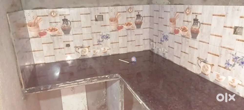 टाइल्स फिटिंग कार्य किया जाता हैं। All ( mp 09)