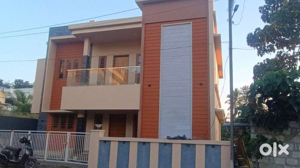 3cents plot with 1500sqft 3BHK house sale at Vennikulam,Thiruvankulam.