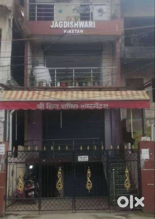 Ground floor, road facing , in the main market