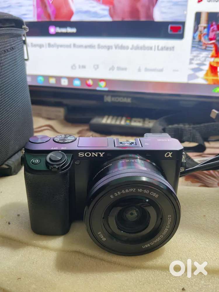 Sony a6100 kit  lens 16_50 good condition under warranty