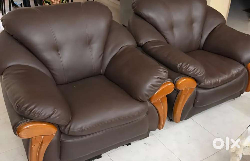 PREMIUM 2 SOFA CHAIRS @ 10000 AND GET A 3-SEATER FREE!