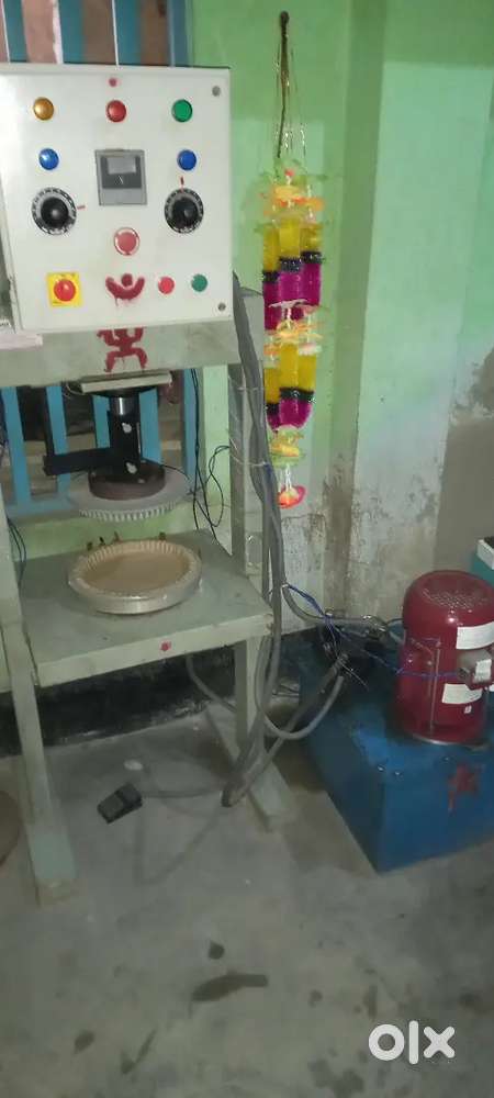Hydraulic mashine with 3 pics dies
