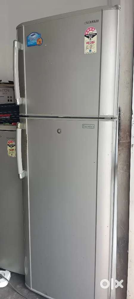 Samsung refrigerator double door 318 litre