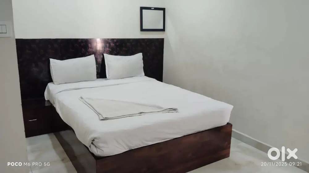 66 big size rooms rent in Kondapur hafeezpet near main road building