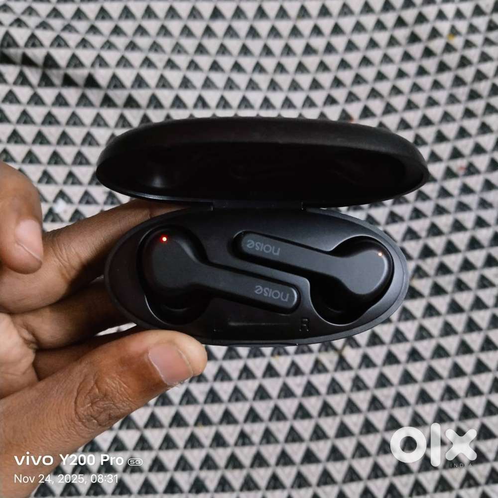 Only : 550 new condition buds , headphone available h new condition m