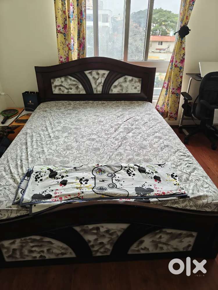 Queen size cot and bed