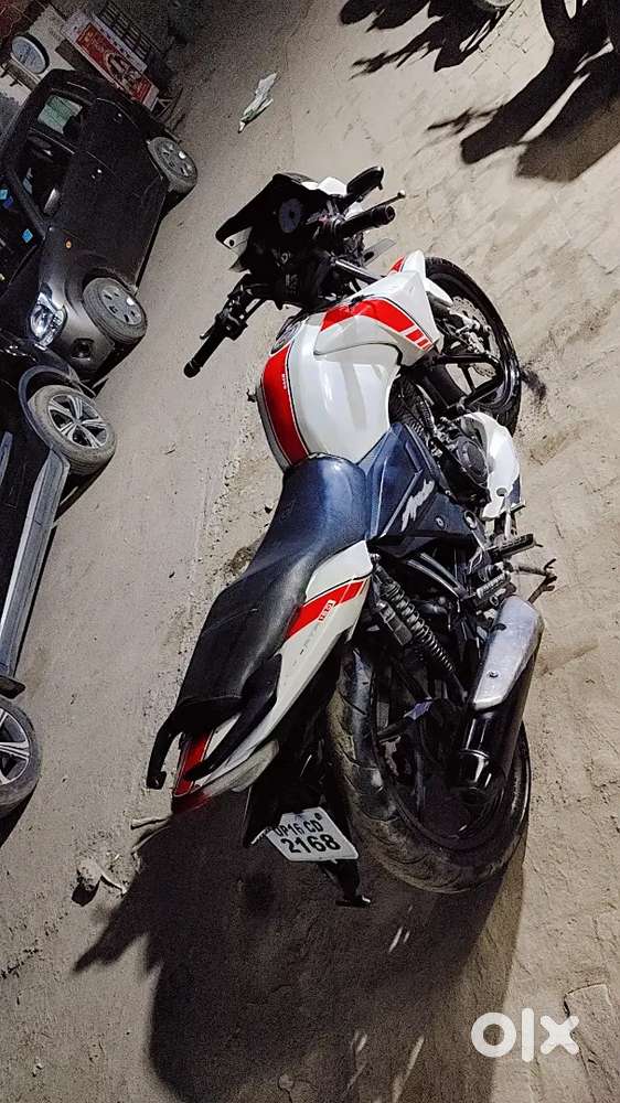 TVs apache rtr 160 self start scuty showroom condition 1st owner up 16