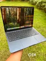 Macbook Air M2 Midnit 8  256gb 13 inch 1 year old only