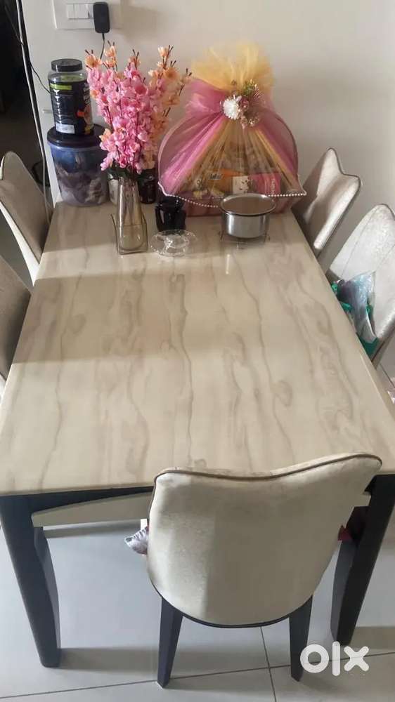 Dining Table with 6 chairs