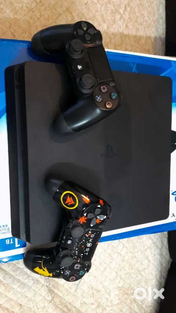 PS4 1 TB with 2 controllers