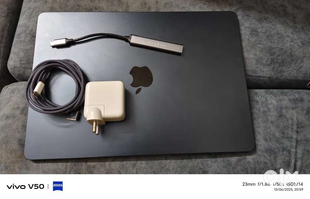 Apple laptop M3/2024