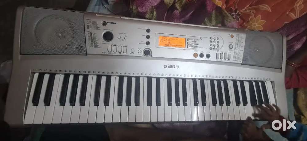 Yamaha PSRE313