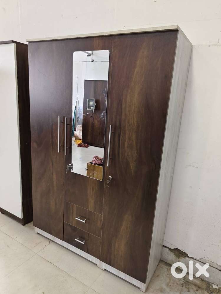 ELEGANT  3 DOOR WARDROBE FOR SELL