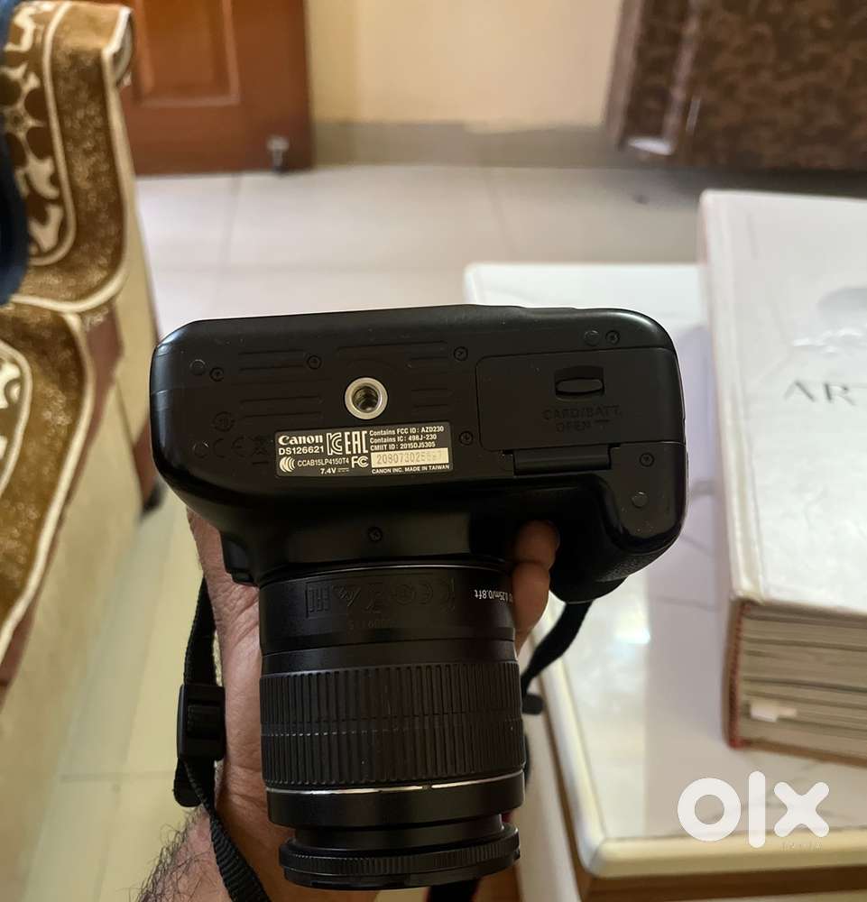 DSLR CAMERA Top Condition with Lens Canon 1300D