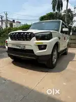2015 Mahindra Scorpio S8