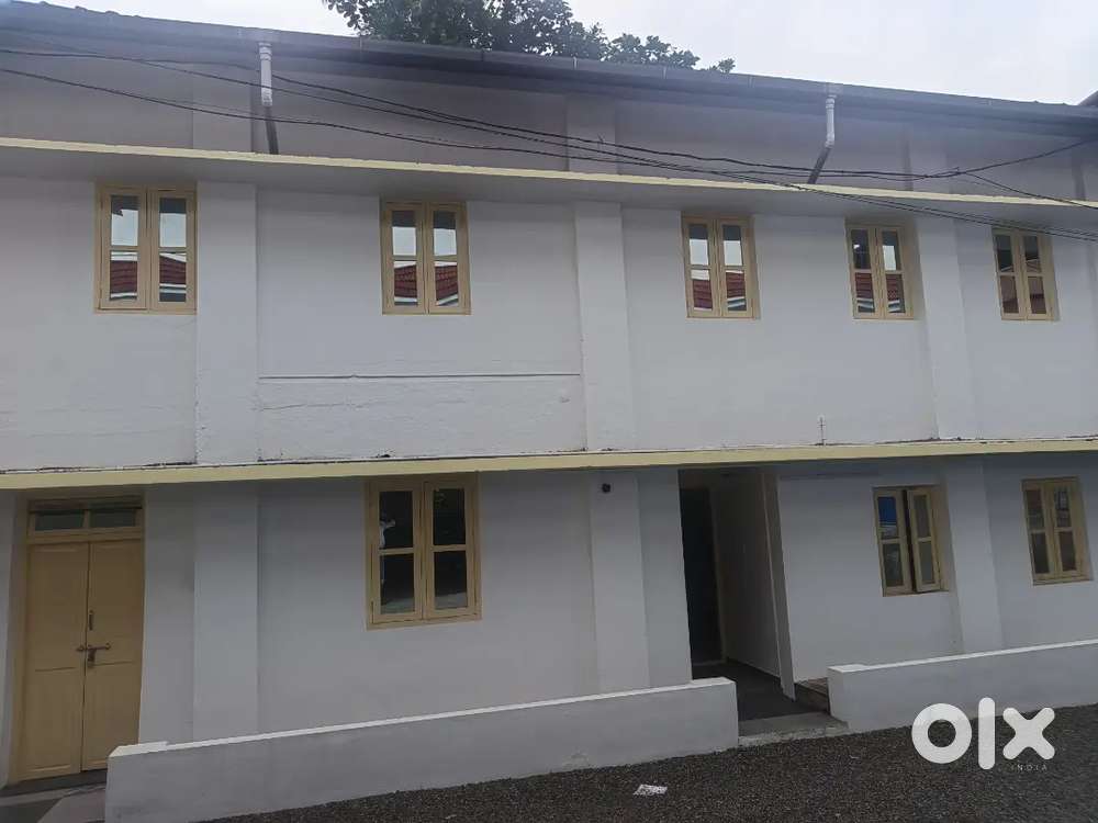 2000 sq.ft independant House, 2 car parking Pullepady,EKM