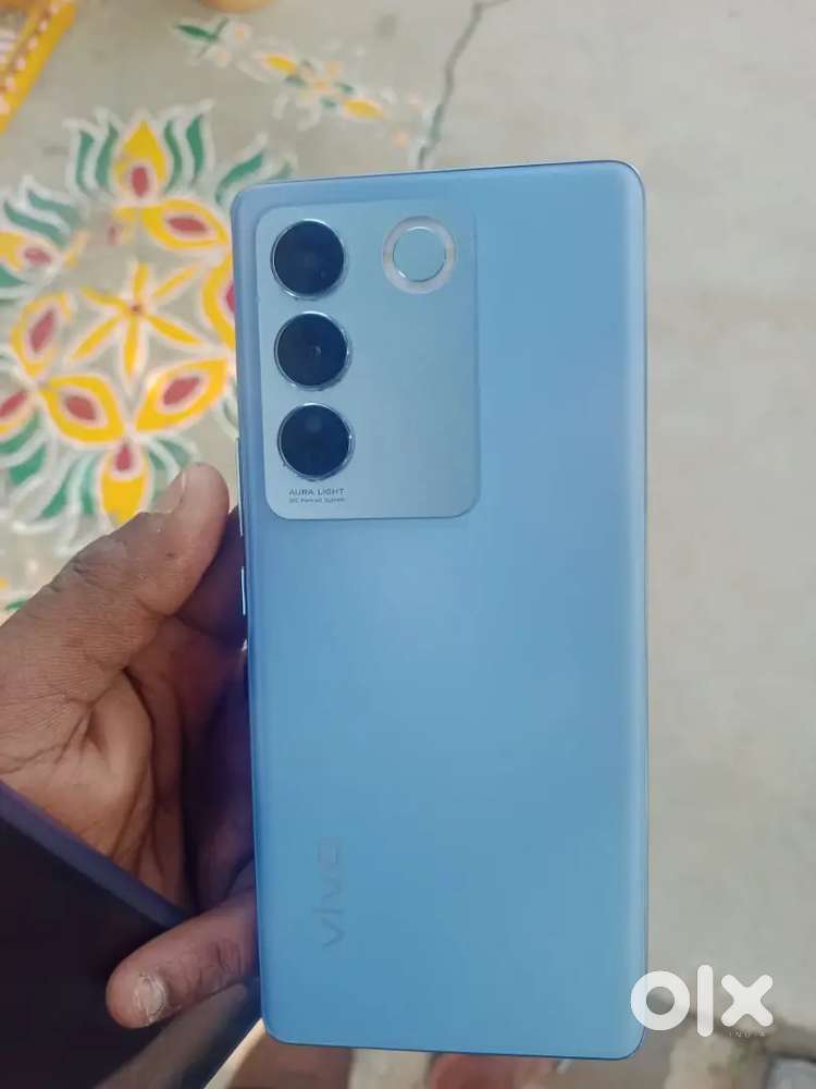 Vivo v27 8+128 mobile and charger