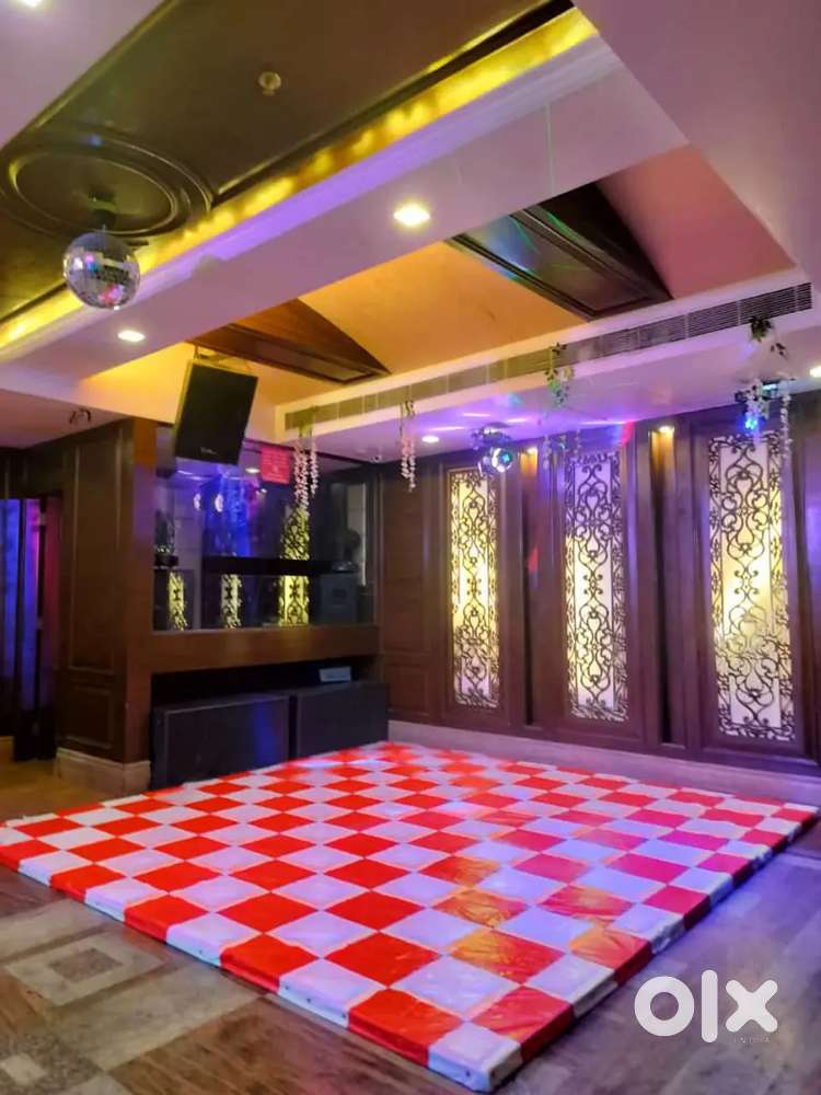 2 speakers, 15×15 600+600 watt 1 Base, 15+15 watt 10 lights, 1 Mixture