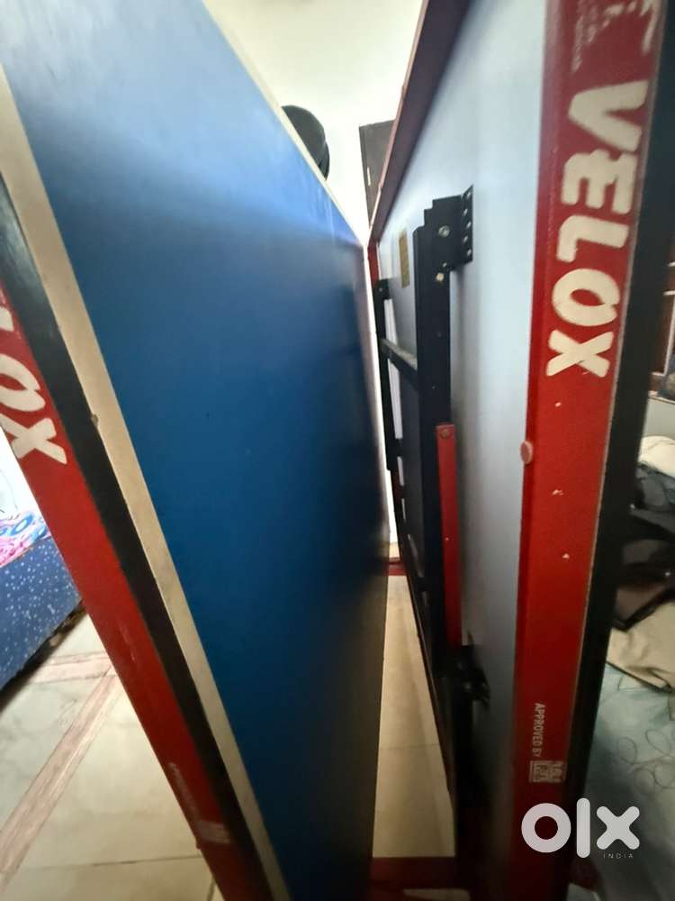 Table tennis board