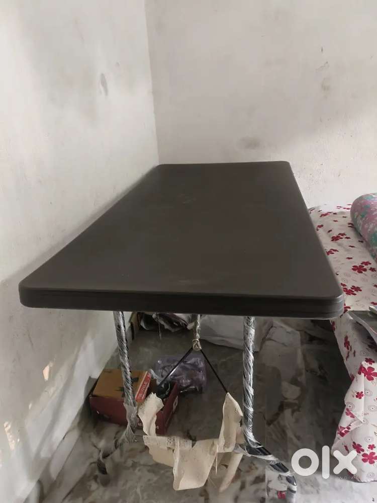 Foldable Nilkamal dinner table, Table