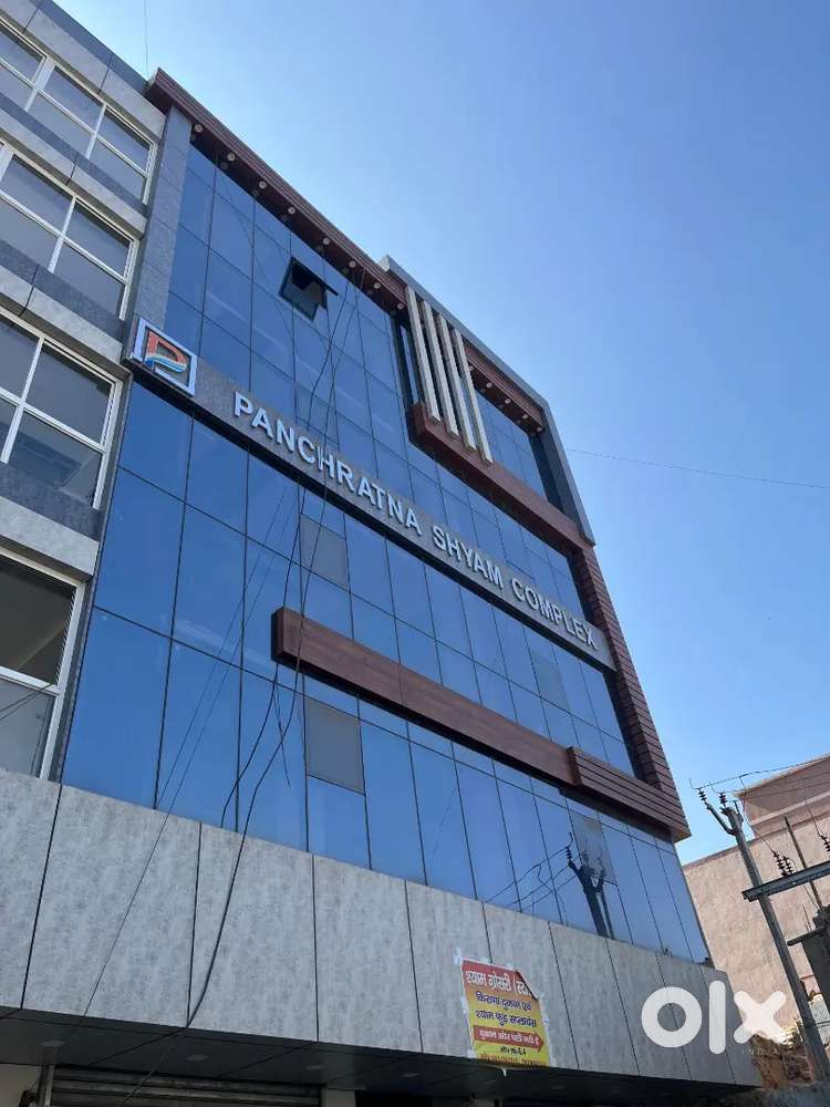 Shop in new building for sale