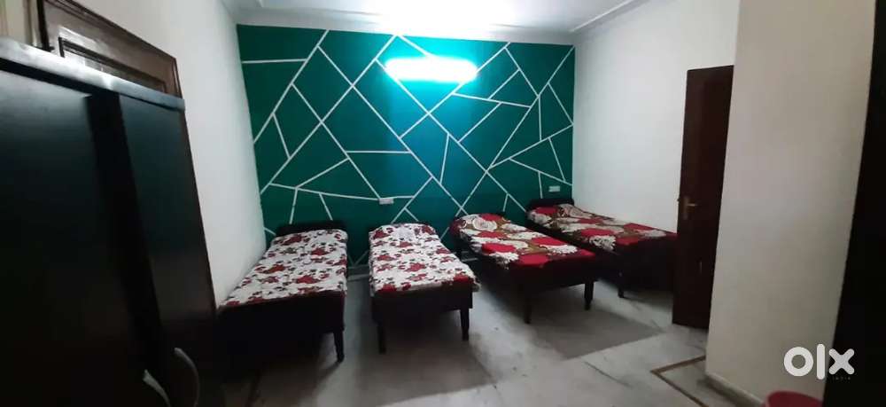 NO BROKERAGE! Paying Guest Accomodation for Boys with meals in Noida!
