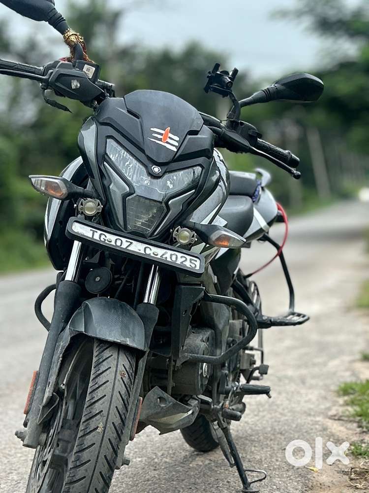 PULSAR  NS 125 GREY COLOUR