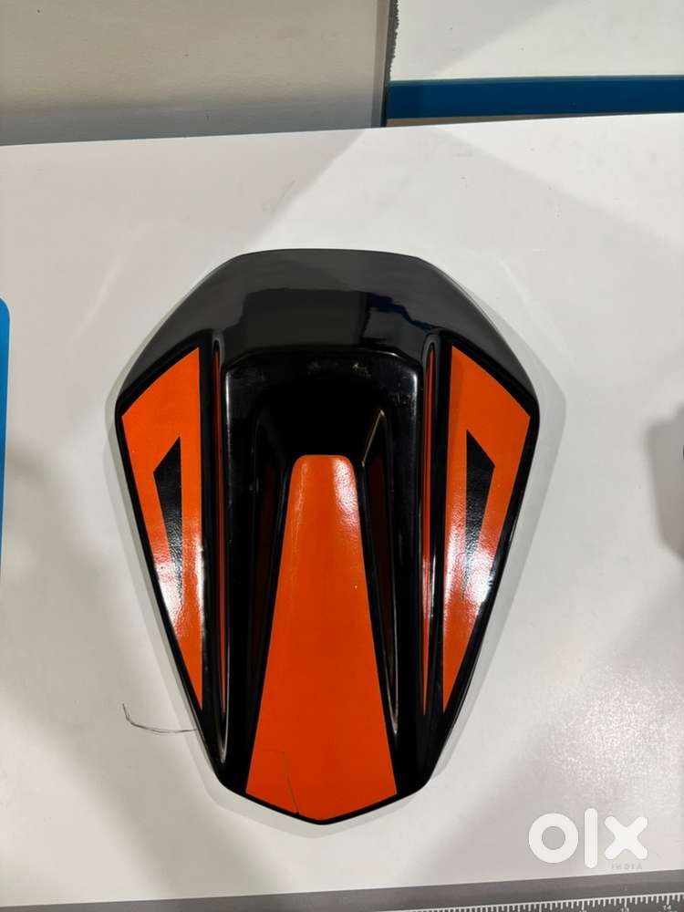 Duke 200 back seat cowl