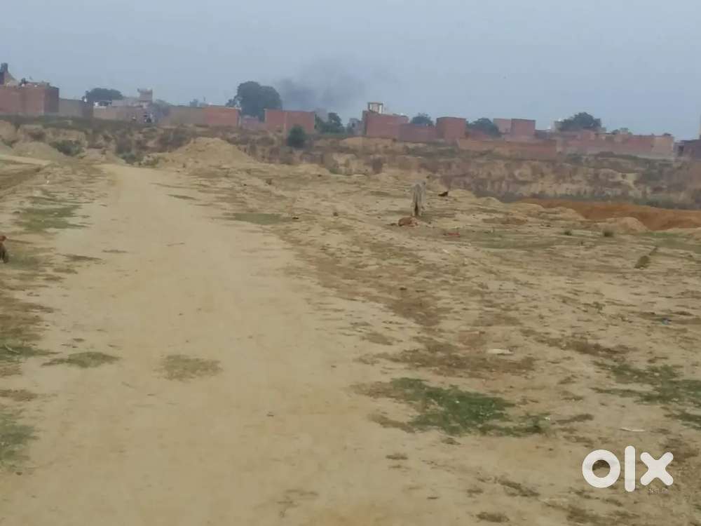 60 gaj ka plot on road se 200 metar ki duri par