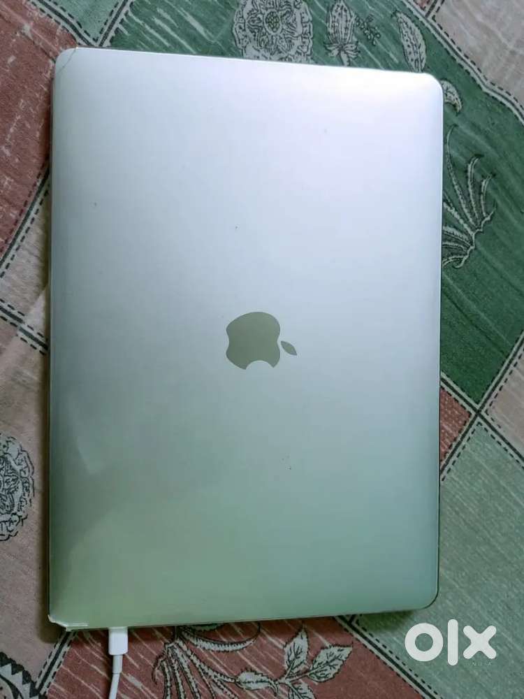 Apple MacBook Pro M2 (2022)