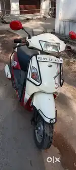 One hand use scooty tip top condition me koi khrabi nhi