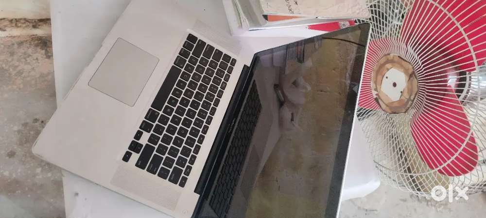 Apple MacBook Pro 256 GB storage 4GB ram 2016 series best condition