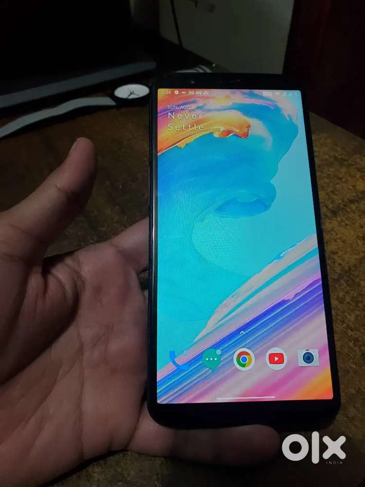 OnePlus 5T. 8/128 Version. Display changed. Lcd not Amoled.