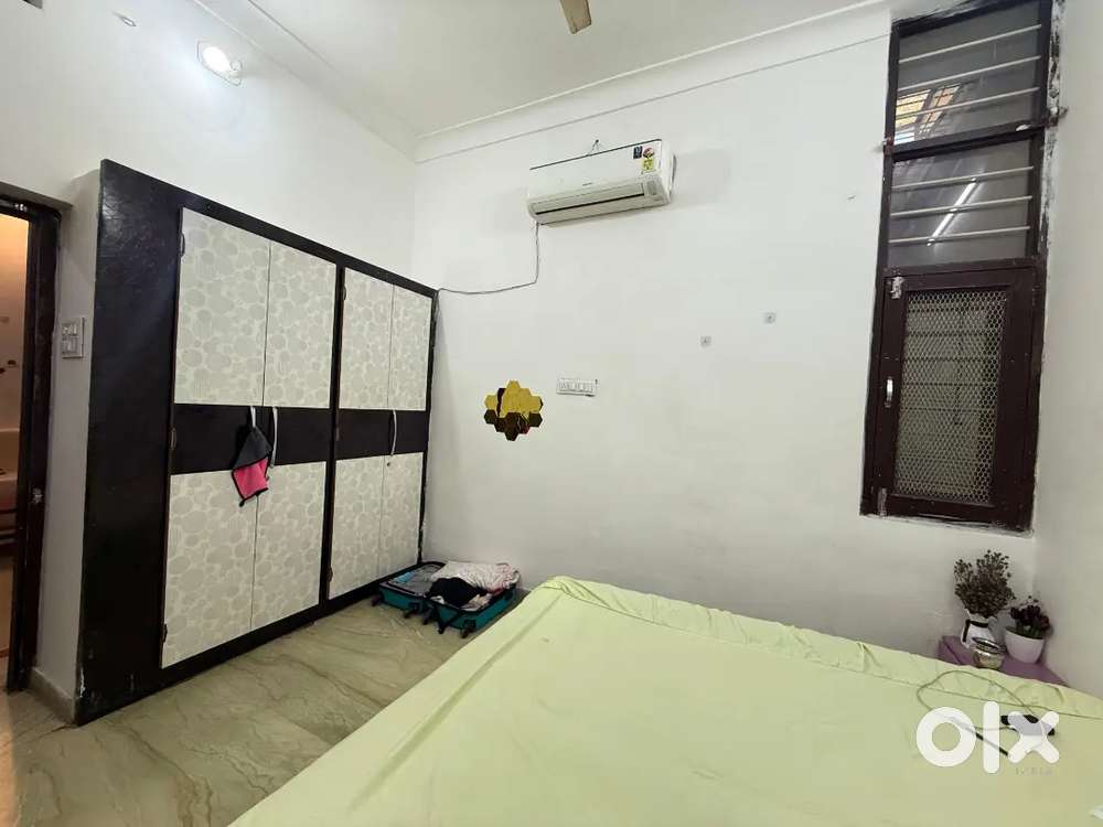 Fully farnished two bhk doubal bed sofa gyser ac gas chula tanki sep e